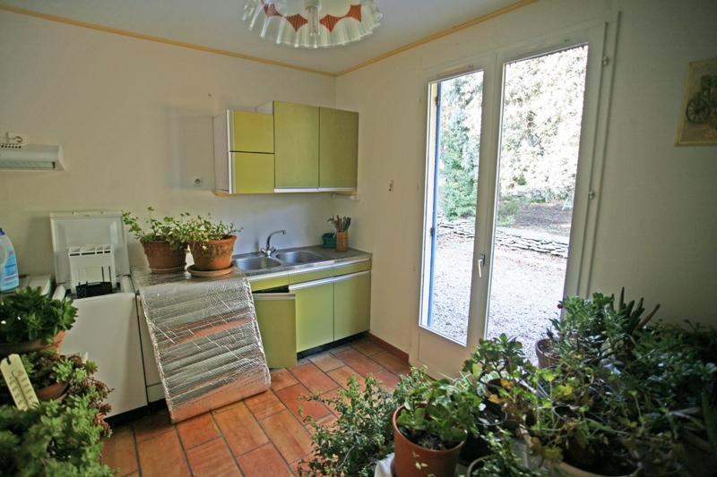 Near Gordes, one level building made of two houses linked with a shared hall and garage